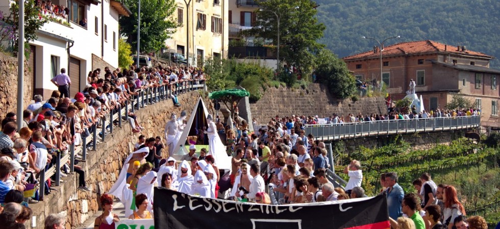 Dagli stand enogastronomici alla sfilata dei carri allegorici
